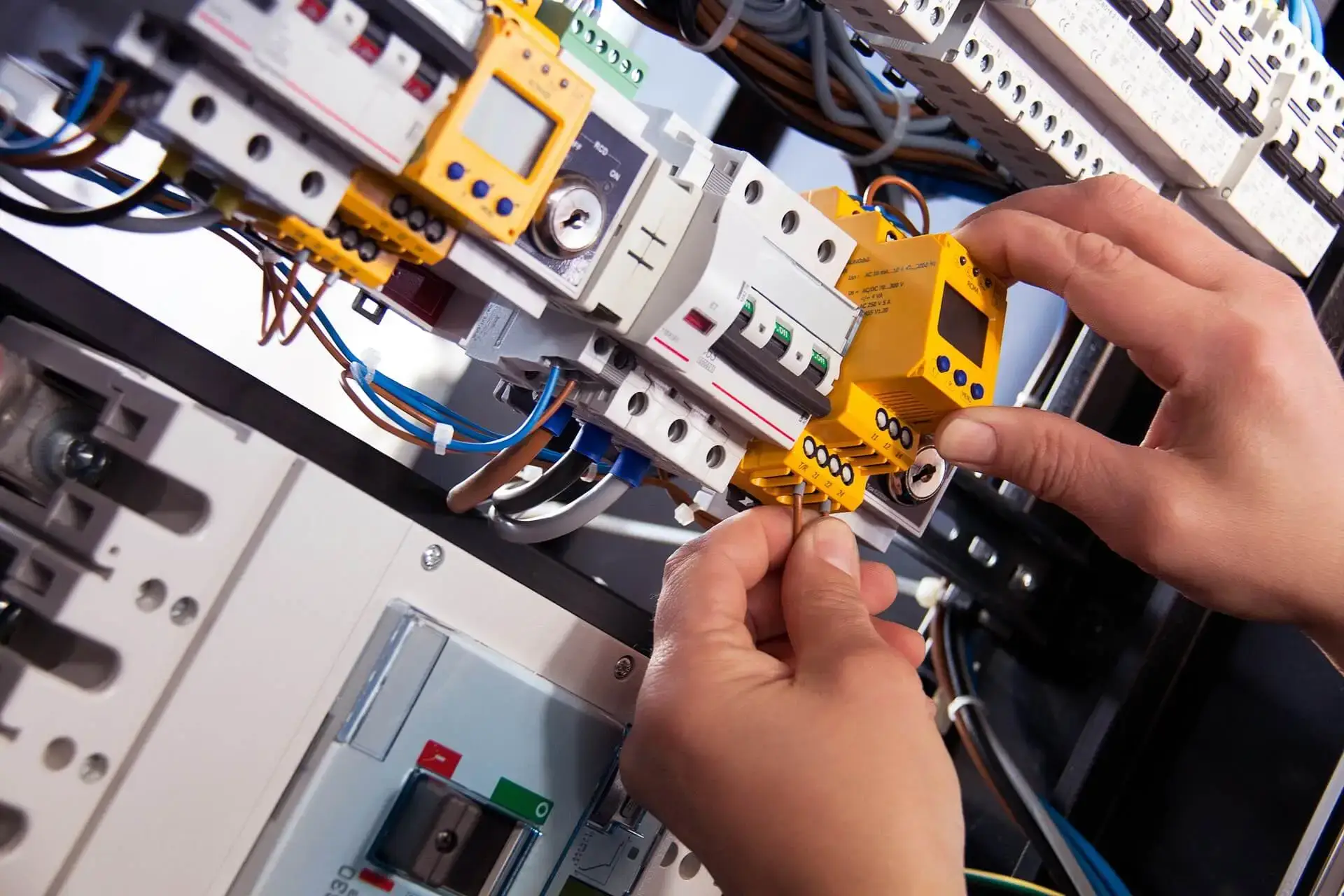 Certified electricians in Seven Sisters