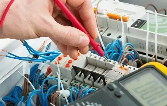 Professional electrician in Seven Sisters